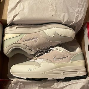 NWT Nike Air Max 1 PRM